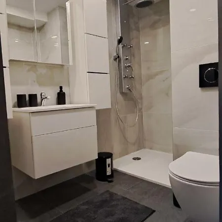 Nest- Centre, Free Parking- Renovated August 2024 Apartman