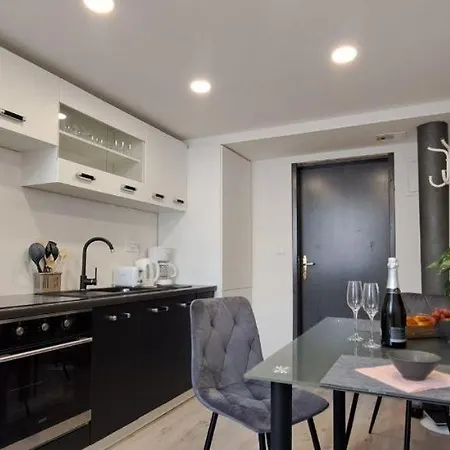 Nest- Centre, Free Parking- Renovated August 2024 Daire *