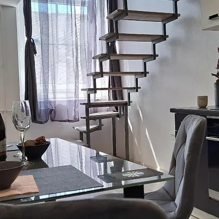 Nest- Centre, Free Parking- Renovated August 2024