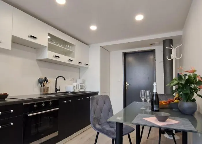 Nest- Centre, Free Parking- Renovated August 2024 Апартаменты *