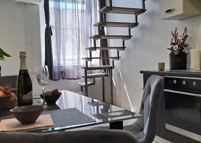 Nest- Centre, Free Parking- Renovated August 2024